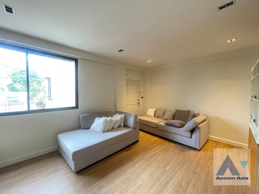 6  3 br Townhouse for rent and sale in Sukhumvit ,Bangkok BTS Thong Lo at  TownHouse in Compound with Pool AA43968