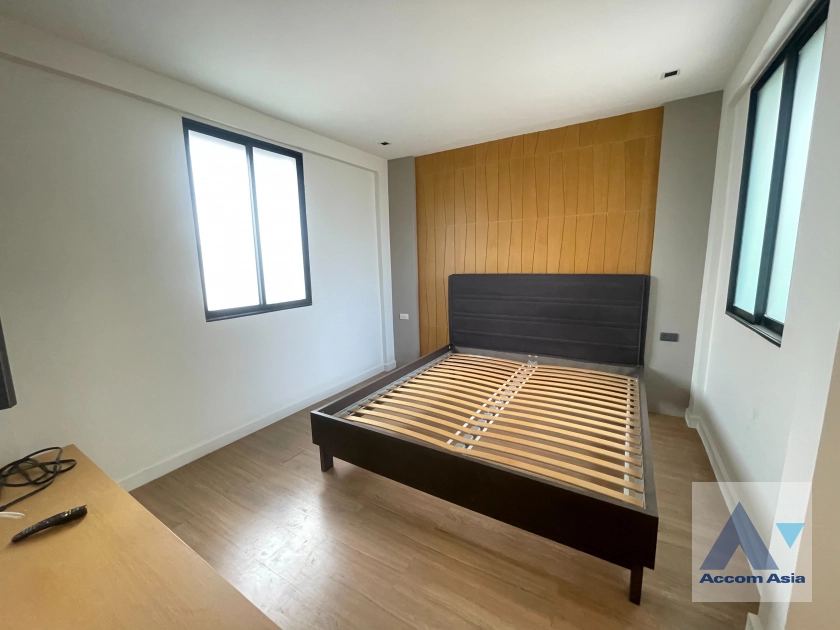 14  3 br Townhouse for rent and sale in Sukhumvit ,Bangkok BTS Thong Lo at  TownHouse in Compound with Pool AA43968