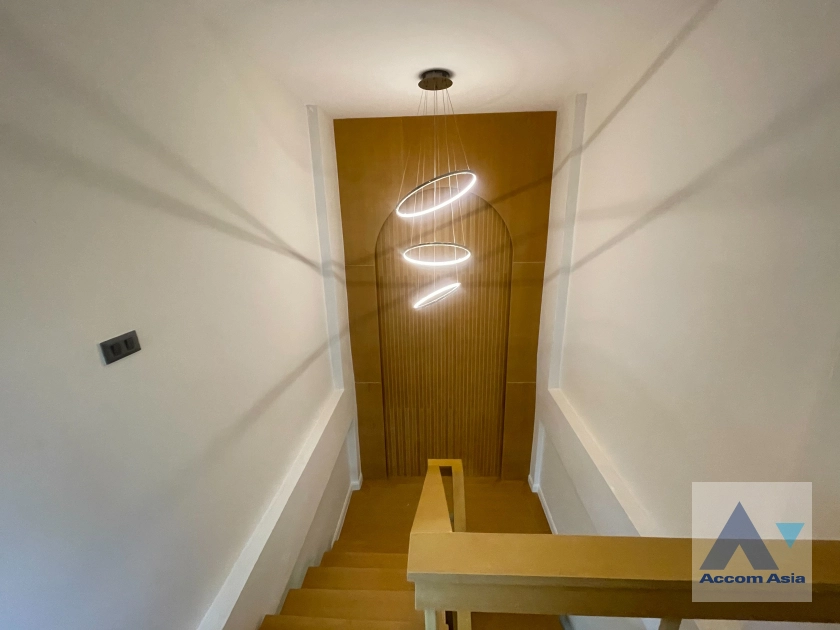 11  3 br Townhouse for rent and sale in Sukhumvit ,Bangkok BTS Thong Lo at  TownHouse in Compound with Pool AA43968