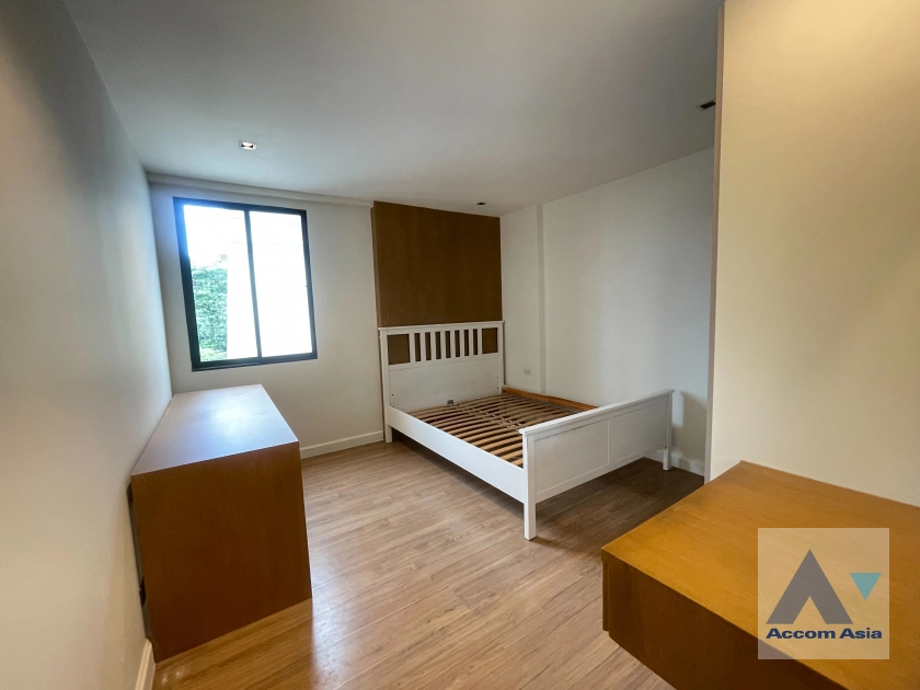 13  3 br Townhouse for rent and sale in Sukhumvit ,Bangkok BTS Thong Lo at  TownHouse in Compound with Pool AA43968