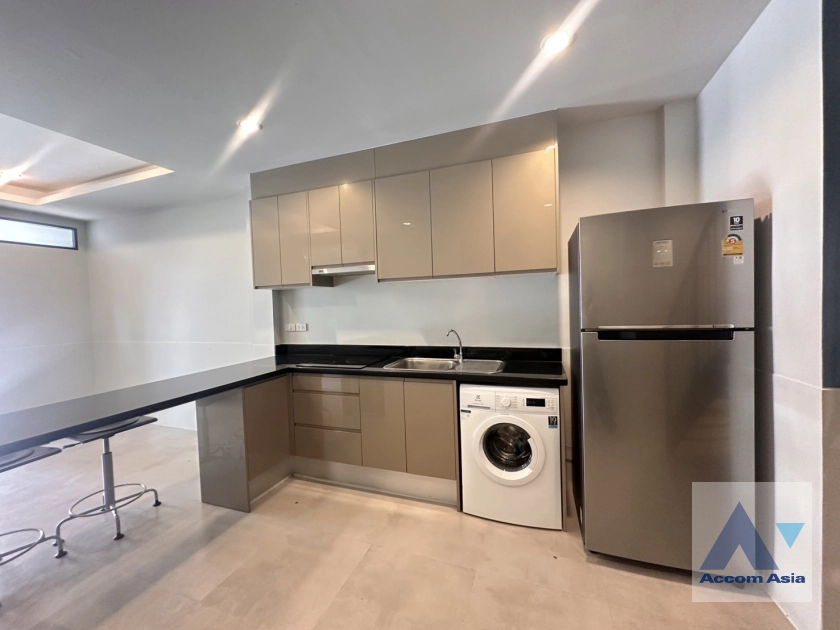 unitPet friendly |  3 Bedrooms  Townhouse For Rent in Sukhumvit, Bangkok  near BTS Ekkamai (AA43972)