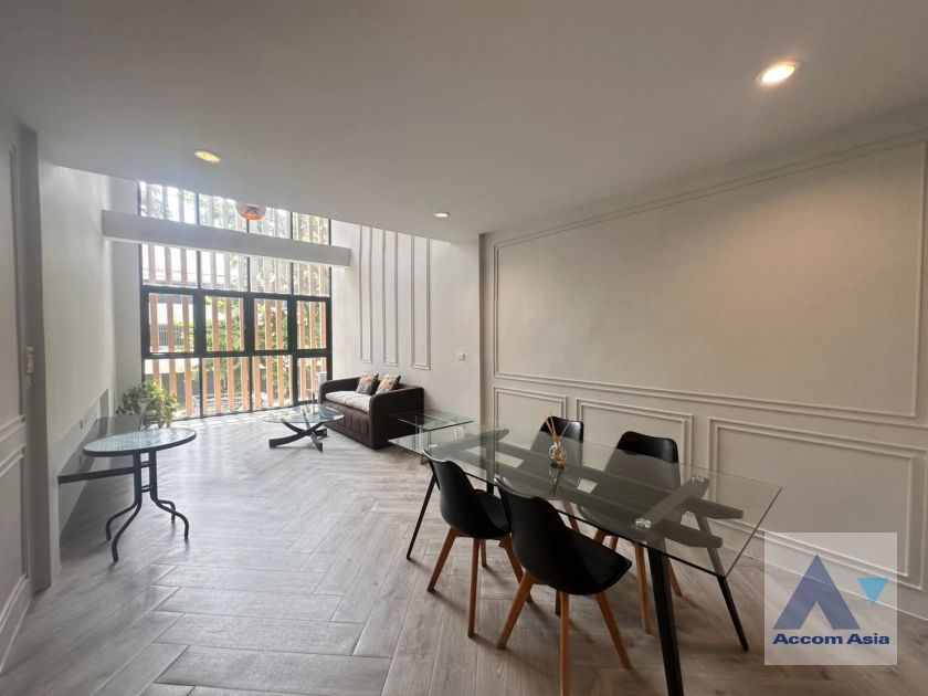 unitPet friendly |  3 Bedrooms  Townhouse For Rent in Sukhumvit, Bangkok  near BTS Ekkamai (AA43972)
