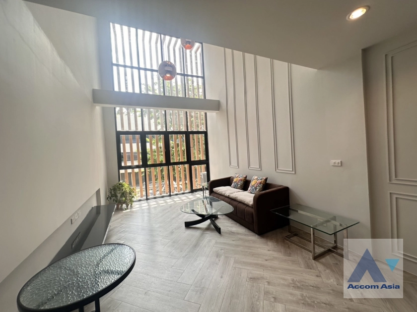 Pet friendly |  23 Residence Townhouse  3 Bedroom for Rent BTS Ekkamai in Sukhumvit Bangkok