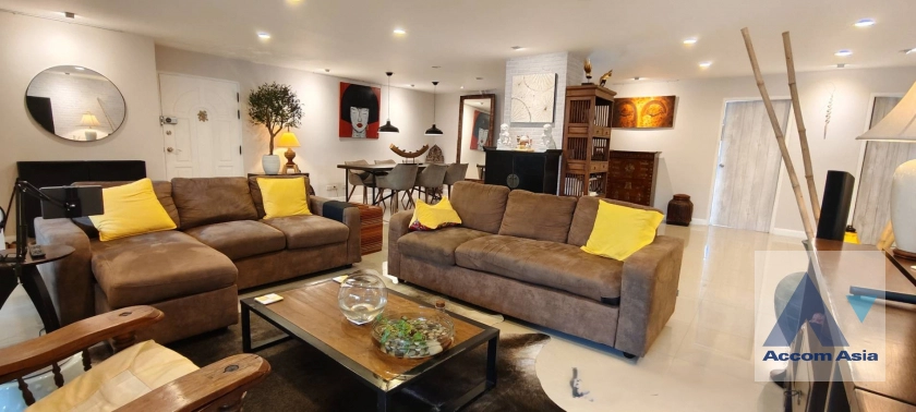 Beverly Tower Condominium  3 Bedroom for Sale BTS Nana in Sukhumvit Bangkok