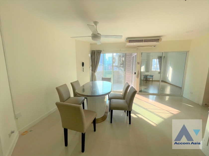 Pet friendly condominium for rent in Sukhumvit, Bangkok Code AA43975