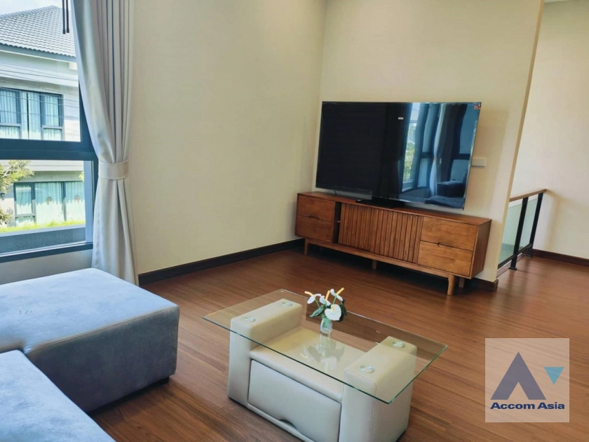 unit 4 Bedrooms  House For Rent in Samutprakan, Samutprakan  near BTS Bang Na (AA43998)