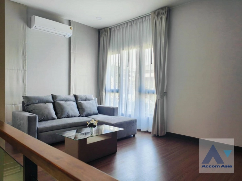 unit 4 Bedrooms  House For Rent in Samutprakan, Samutprakan  near BTS Bang Na (AA43998)