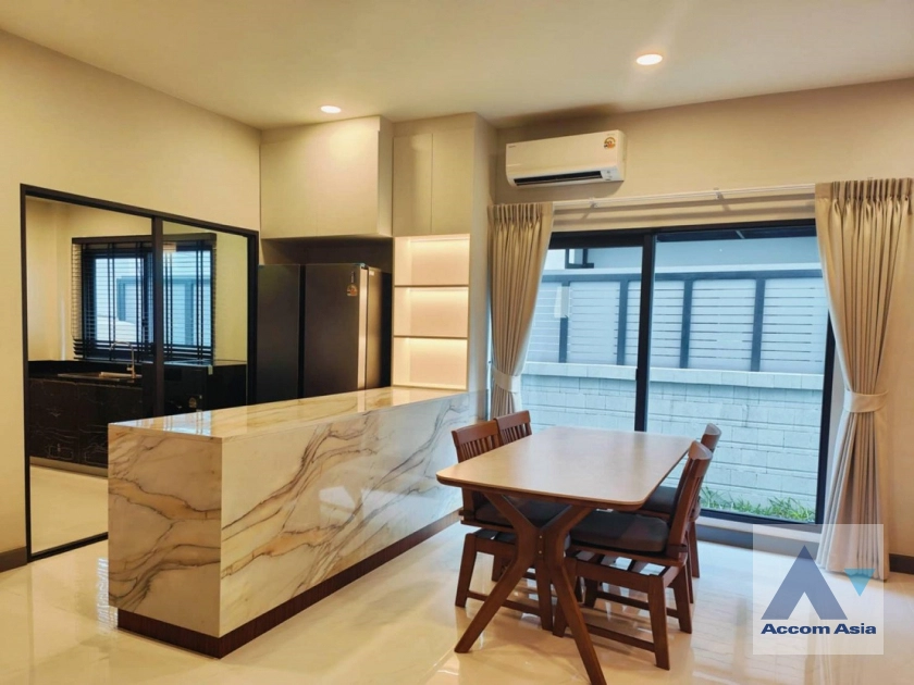 unit 4 Bedrooms  House For Rent in Samutprakan, Samutprakan  near BTS Bang Na (AA43998)