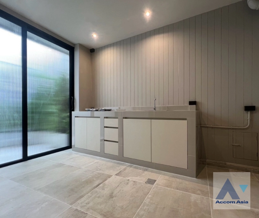 11  4 br House for rent and sale in Sukhumvit ,Bangkok BTS Phra khanong AA44002