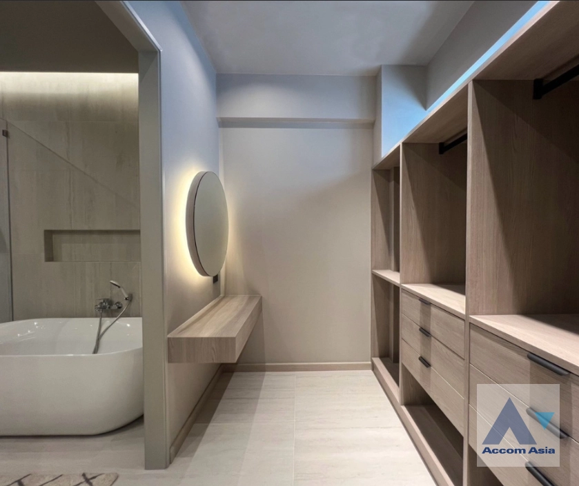 12  4 br House for rent and sale in Sukhumvit ,Bangkok BTS Phra khanong AA44002