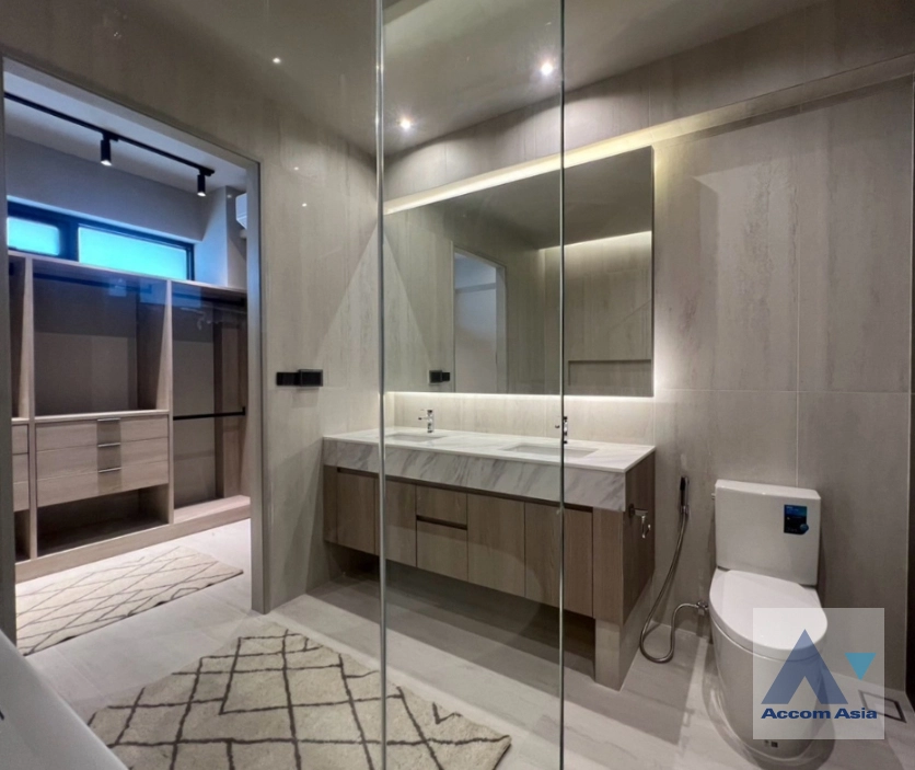 14  4 br House for rent and sale in Sukhumvit ,Bangkok BTS Phra khanong AA44002