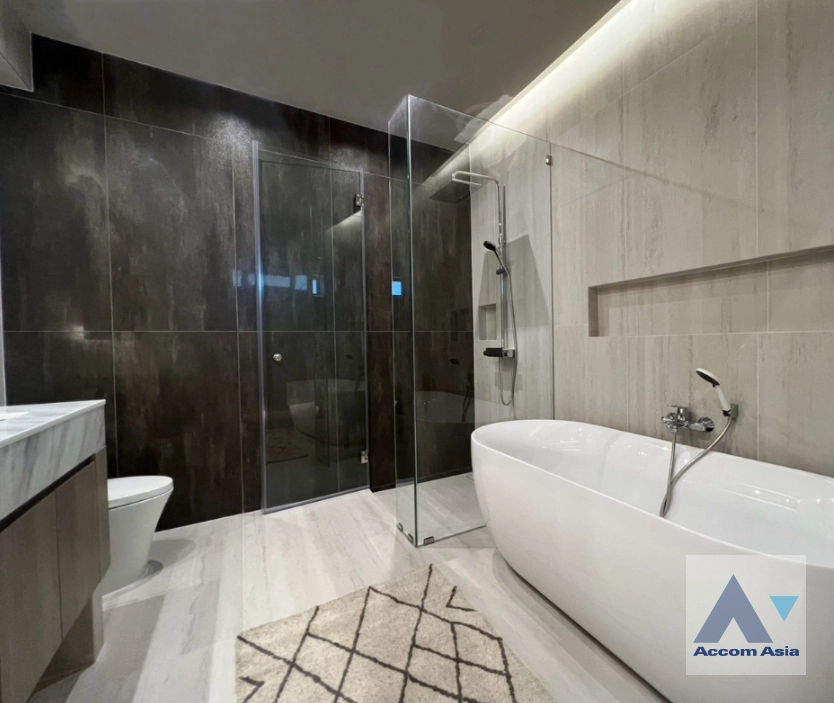 13  4 br House for rent and sale in Sukhumvit ,Bangkok BTS Phra khanong AA44002