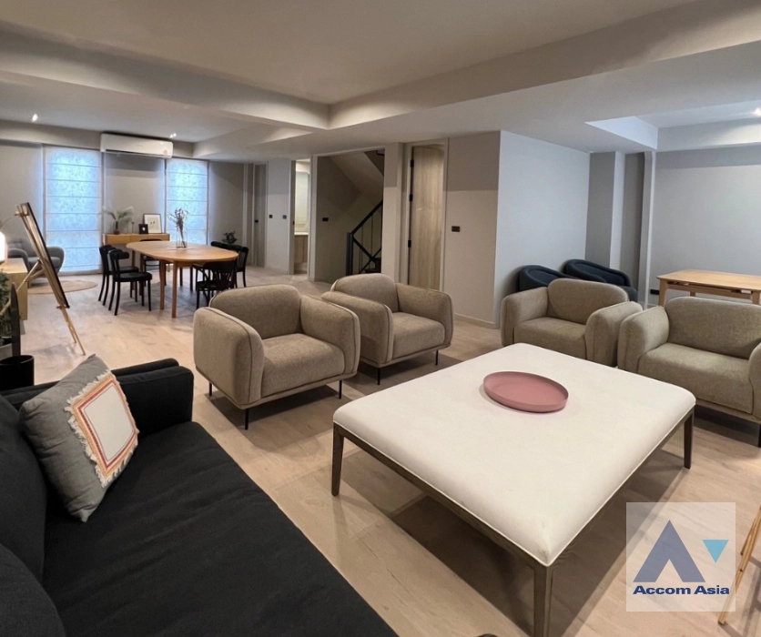 House For Rent & Sale in Sukhumvit, Bangkok Code AA44002