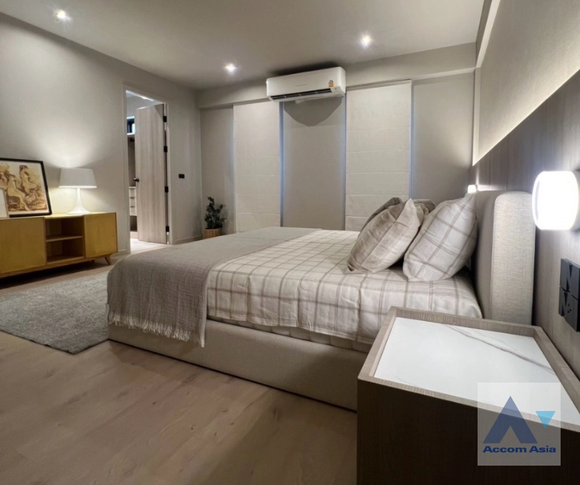 10  4 br House for rent and sale in Sukhumvit ,Bangkok BTS Phra khanong AA44002