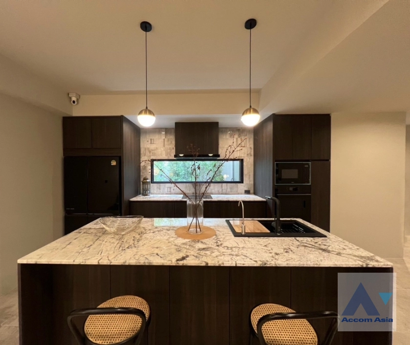 5  4 br House for rent and sale in Sukhumvit ,Bangkok BTS Phra khanong AA44002