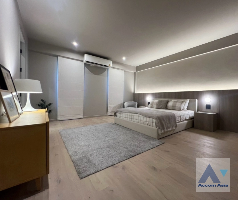 9  4 br House for rent and sale in Sukhumvit ,Bangkok BTS Phra khanong AA44002