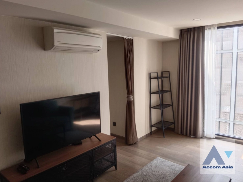 unit 2 Bedrooms  Condominium For Rent in Ploenchit, Bangkok  near BTS Ratchadamri - MRT Silom (AA44003)