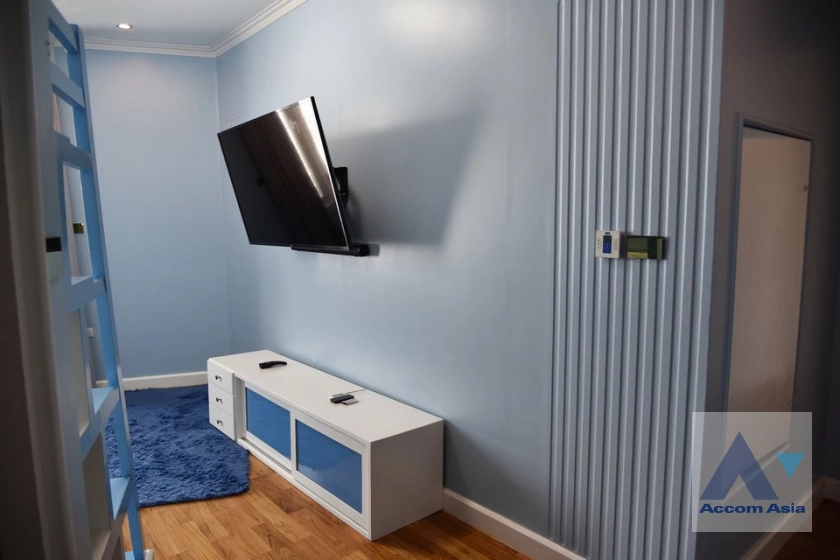 28  4 br Condominium For Sale in Charoen Nakhon ,Bangkok BTS Krung Thon Buri at WaterMark Chaophraya River AA44008