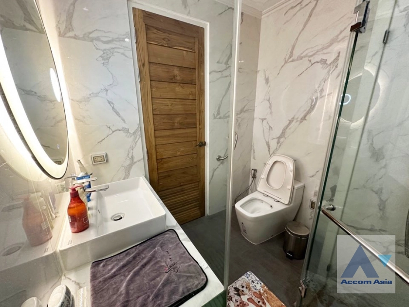 27  4 br Condominium For Sale in Charoen Nakhon ,Bangkok BTS Krung Thon Buri at WaterMark Chaophraya River AA44008