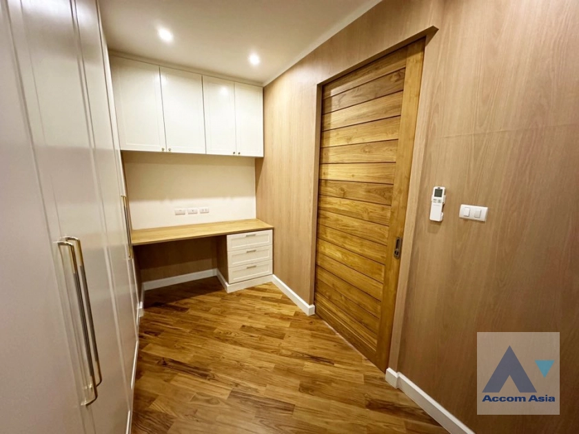 38  4 br Condominium For Sale in Charoen Nakhon ,Bangkok BTS Krung Thon Buri at WaterMark Chaophraya River AA44008
