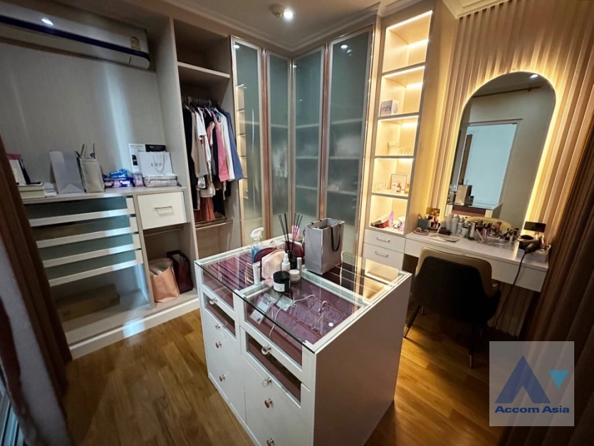 31  4 br Condominium For Sale in Charoen Nakhon ,Bangkok BTS Krung Thon Buri at WaterMark Chaophraya River AA44008