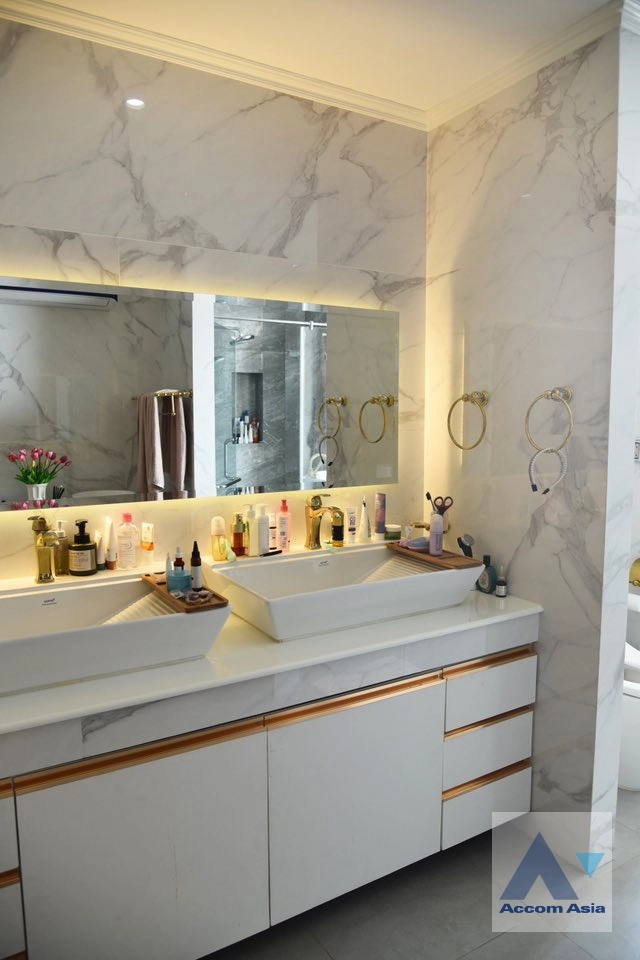 40  4 br Condominium For Sale in Charoen Nakhon ,Bangkok BTS Krung Thon Buri at WaterMark Chaophraya River AA44008