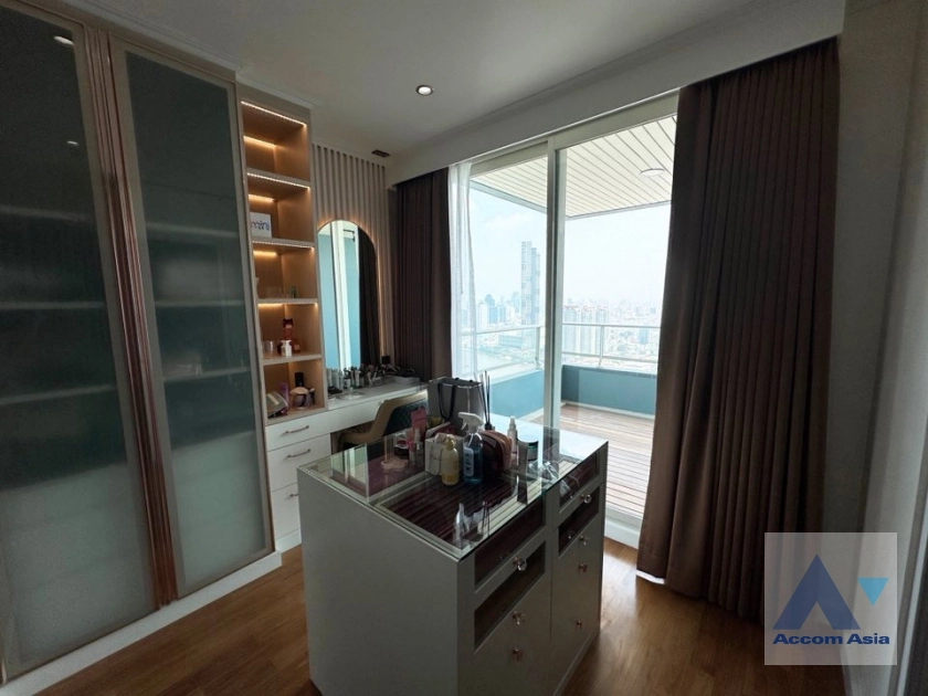 32  4 br Condominium For Sale in Charoen Nakhon ,Bangkok BTS Krung Thon Buri at WaterMark Chaophraya River AA44008