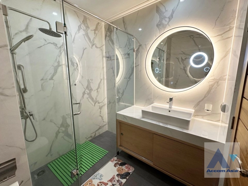 41  4 br Condominium For Sale in Charoen Nakhon ,Bangkok BTS Krung Thon Buri at WaterMark Chaophraya River AA44008