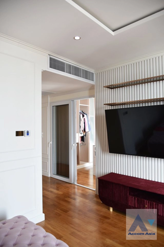 42  4 br Condominium For Sale in Charoen Nakhon ,Bangkok BTS Krung Thon Buri at WaterMark Chaophraya River AA44008