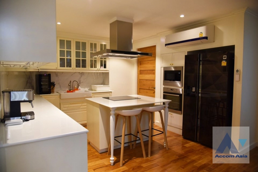 12  4 br Condominium For Sale in Charoen Nakhon ,Bangkok BTS Krung Thon Buri at WaterMark Chaophraya River AA44008