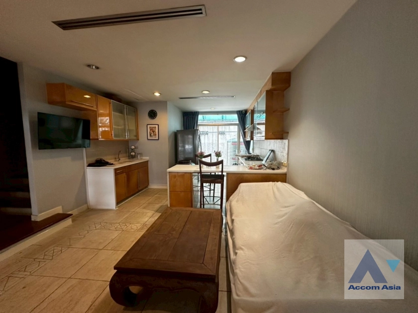 unit 4 Bedrooms  House For Sale in Sukhumvit, Bangkok  near BTS Thong Lo (AA44012)