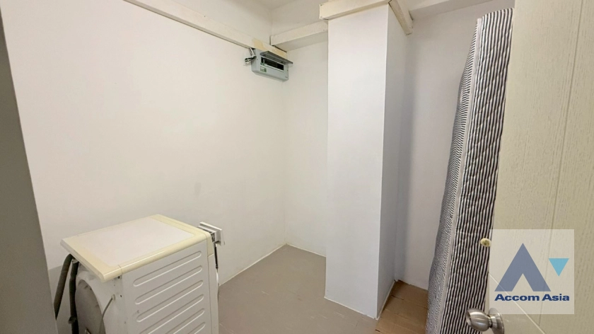 21  2 br Apartment For Rent in Sukhumvit ,Bangkok BTS Asok - MRT Sukhumvit at Newly Renovated AA44016