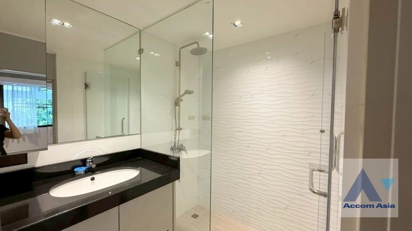 26  2 br Apartment For Rent in Sukhumvit ,Bangkok BTS Asok - MRT Sukhumvit at Newly Renovated AA44016