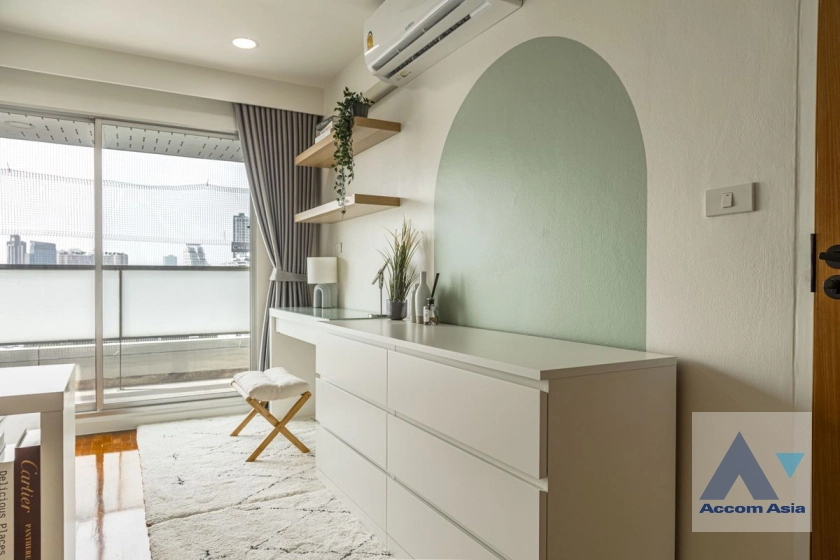 10  2 br Condominium For Sale in Sathorn ,Bangkok BRT Thanon Chan at Baan Nonzee AA44022