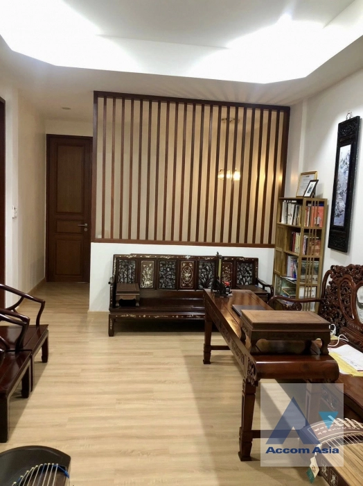 5  3 br Townhouse For Rent in Ratchadaphisek ,Bangkok MRT Huai Khwang AA44024