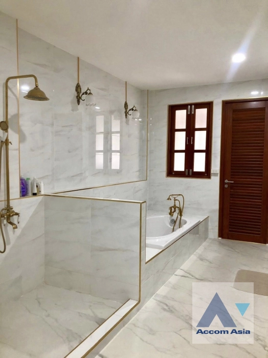 13  3 br Townhouse For Rent in Ratchadaphisek ,Bangkok MRT Huai Khwang AA44024