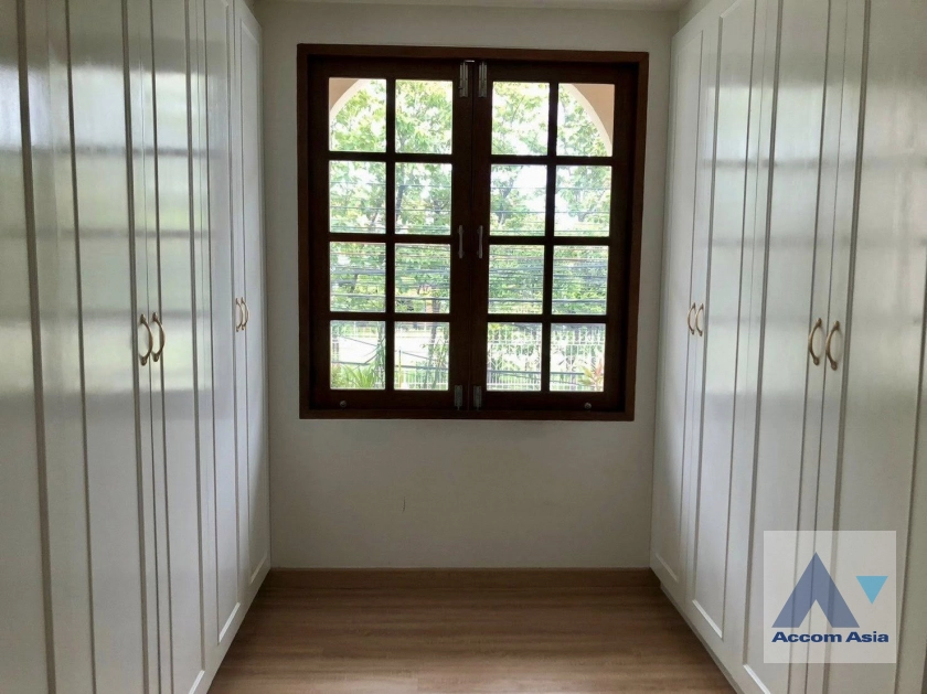 15  3 br Townhouse For Rent in Ratchadaphisek ,Bangkok MRT Huai Khwang AA44024