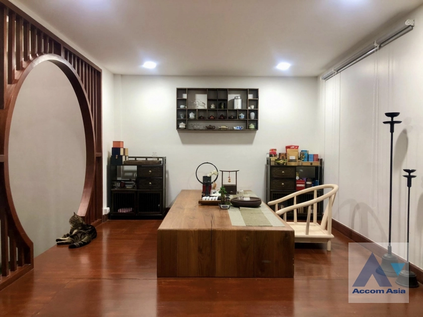 unitPet friendly |  3 Bedrooms  Townhouse For Rent in Ratchadaphisek, Bangkok  near MRT Huai Khwang (AA44024)