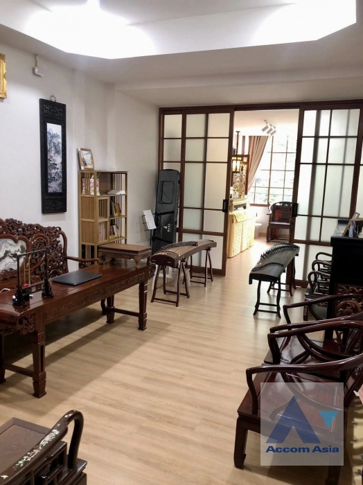 7  3 br Townhouse For Rent in Ratchadaphisek ,Bangkok MRT Huai Khwang AA44024