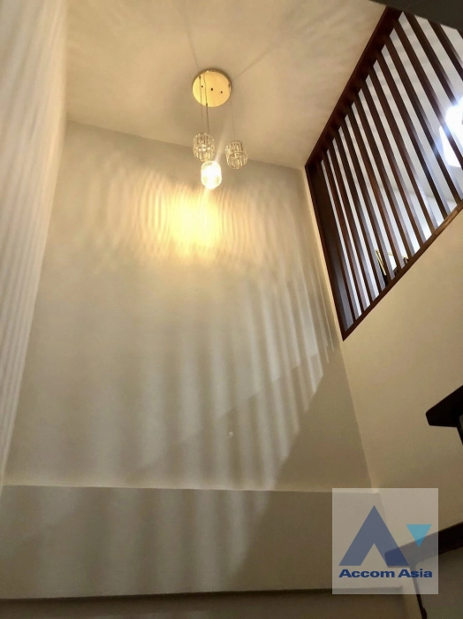 17  3 br Townhouse For Rent in Ratchadaphisek ,Bangkok MRT Huai Khwang AA44024