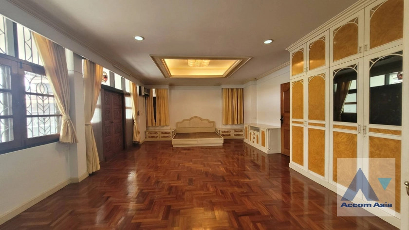 9  4 br House For Rent in Charoen Nakhon ,Bangkok BTS Krung Thon Buri AA44025