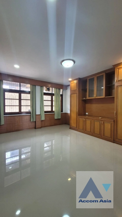 21  4 br House For Rent in Charoen Nakhon ,Bangkok BTS Krung Thon Buri AA44025