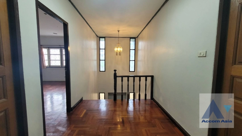 8  4 br House For Rent in Charoen Nakhon ,Bangkok BTS Krung Thon Buri AA44025