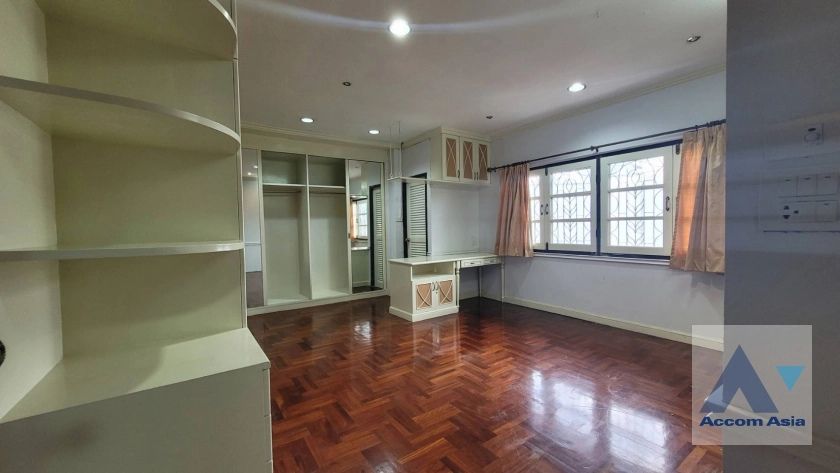 18  4 br House For Rent in Charoen Nakhon ,Bangkok BTS Krung Thon Buri AA44025