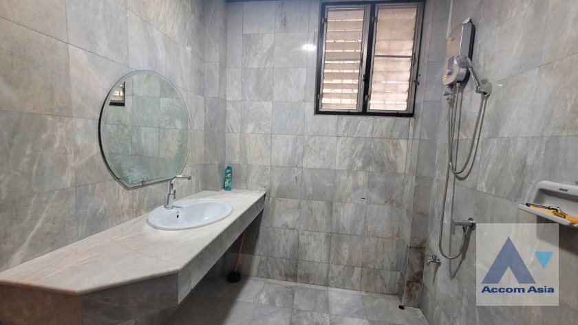 20  4 br House For Rent in Charoen Nakhon ,Bangkok BTS Krung Thon Buri AA44025