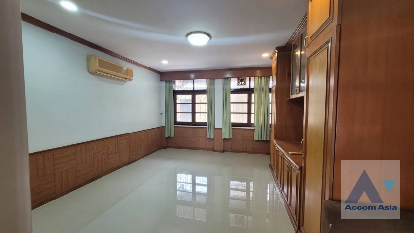 13  4 br House For Rent in Charoen Nakhon ,Bangkok BTS Krung Thon Buri AA44025