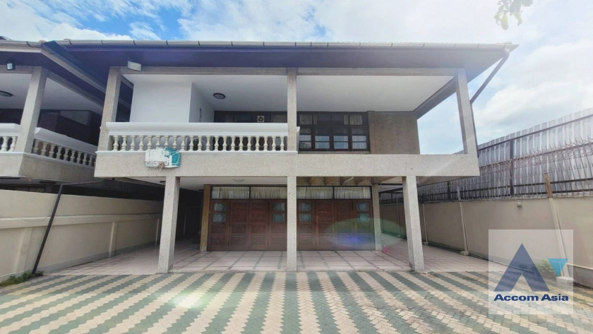 30  4 br House For Rent in Charoen Nakhon ,Bangkok BTS Krung Thon Buri AA44025