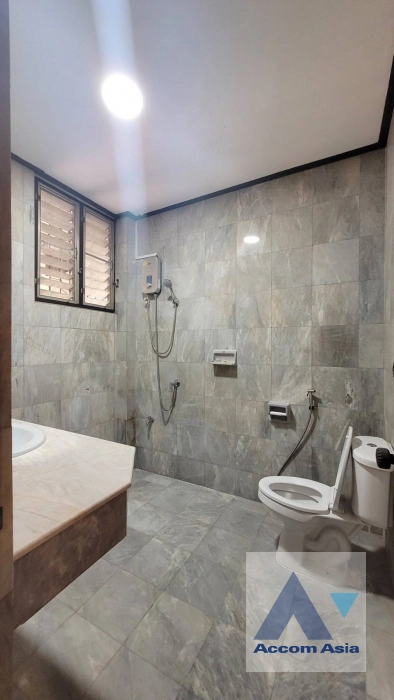 23  4 br House For Rent in Charoen Nakhon ,Bangkok BTS Krung Thon Buri AA44025