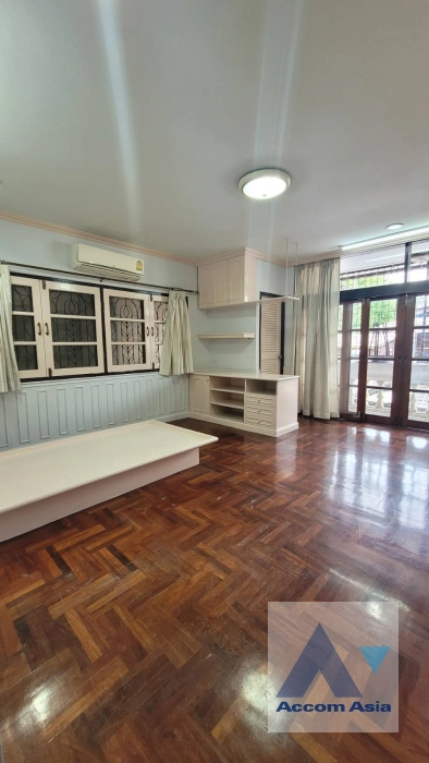 24  4 br House For Rent in Charoen Nakhon ,Bangkok BTS Krung Thon Buri AA44025