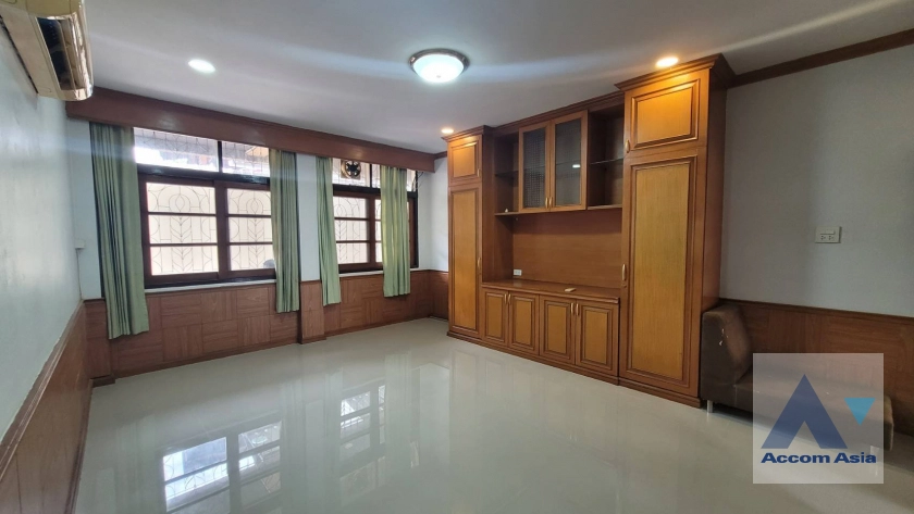 12  4 br House For Rent in Charoen Nakhon ,Bangkok BTS Krung Thon Buri AA44025